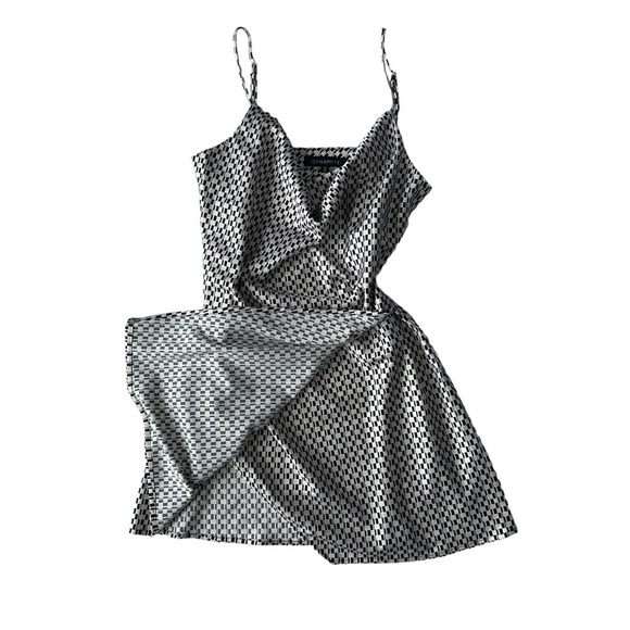 Black and White Patterned Dress - Picture 11 of 16